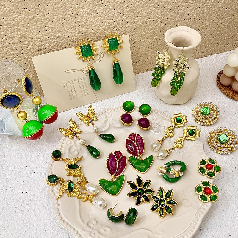 Classic Middle Women Girls Enamel Flower Earrings Ear Clip Vintage Elegant Lady High-end Party Banquet Accessories Jewelry