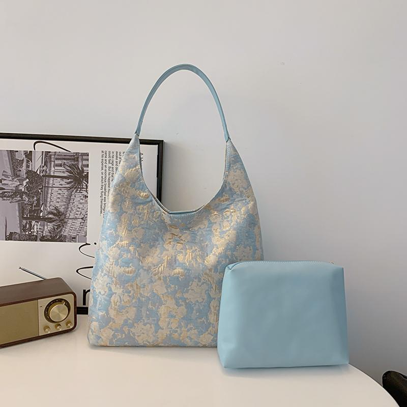 

Жіноча сумка через плече з принтом метеликів. Сумка великої місткості. Сумка під пахвами синій