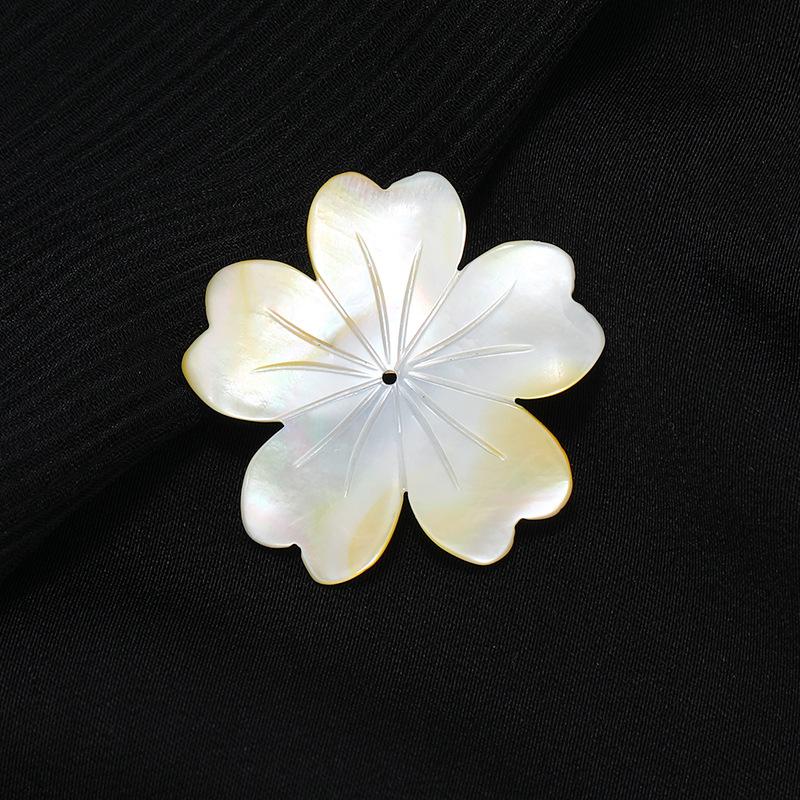 

Нишевый дизайнерский сенс натуральная перламутровая брошь с цветком вишни изысканная простая ракушка булавка с защитой от света высококлассные аксессуары женщины