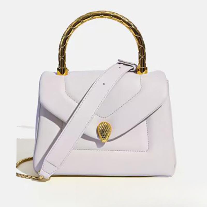 

Это модная и универсальная сумка через плечо с ручкой в виде змеиной головы. 21*10*15cm белый