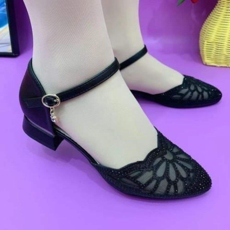 

Полые танцевальные туфли из мягкой кожи, сандалии на мягкой подошве, женские, средний каблук, толстый каблук, для улицы, с мелким вырезом, острый носок, стразы, ремешок с пряжкой 40