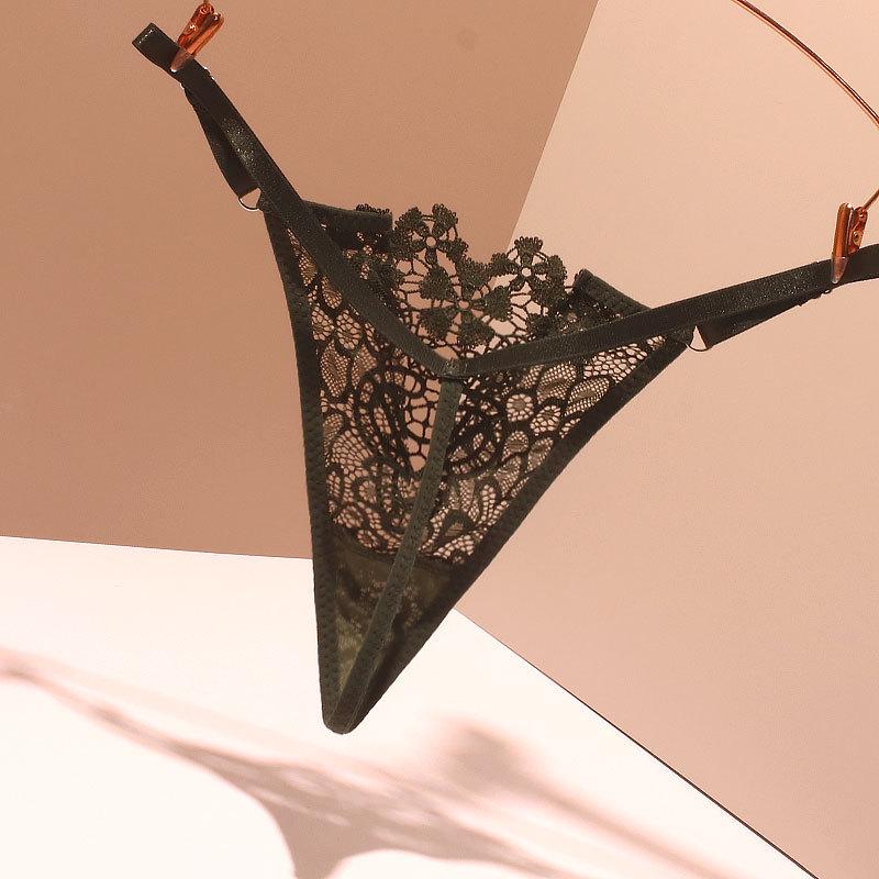 Verstellbarer bestickter String mit dünnen Trägern