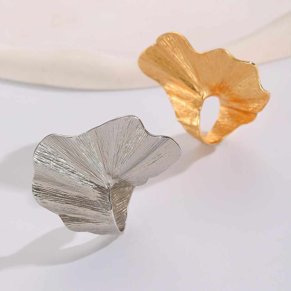 SUMENG New Ginkgo Leaf Ring for Women Men Classic Metal Pleated Personality Leaf Fan-Shaped Finger Ring Punk Fashion Jewelry