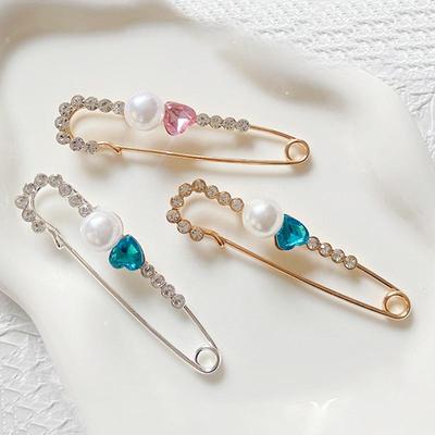 Heart-shaped Pink & Blue Pearl Diamond Brooch, Gold & Silver, Minimalist Women's Fashion Accessory.