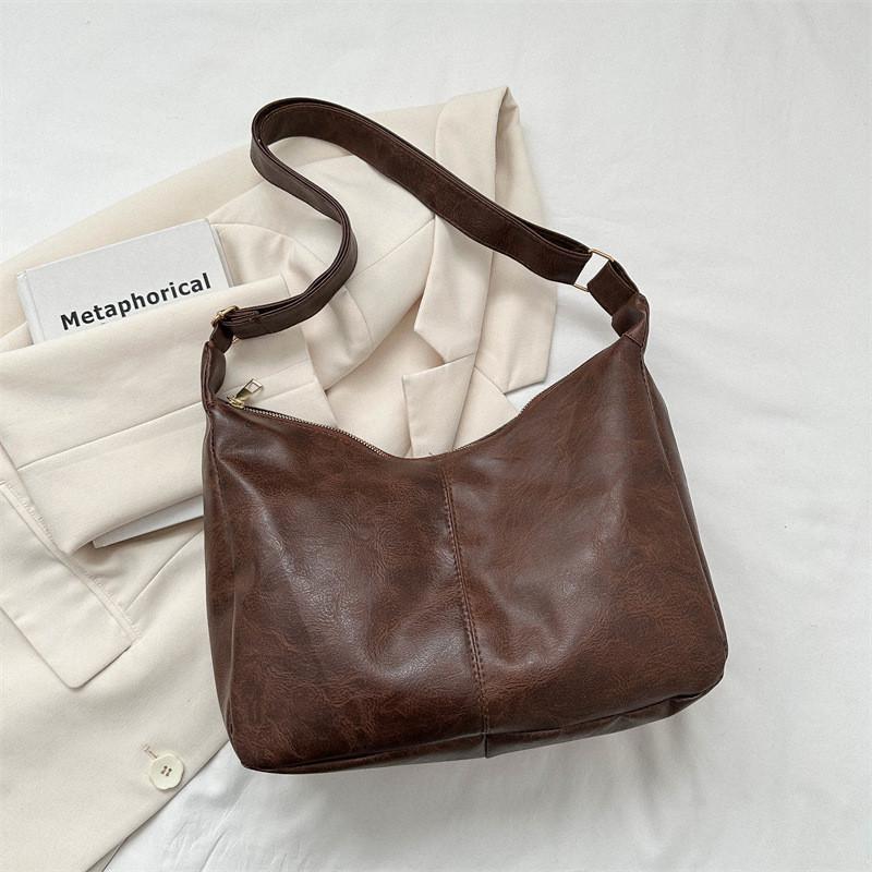 Retro Large Capacity Shoulder Bag Stylish Tote Bag For Women Trendy Design In Black And Brown
