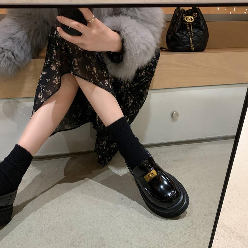 [] Urban area~ leather round head thick-soled gold buckle one pedal women's small leather shoes