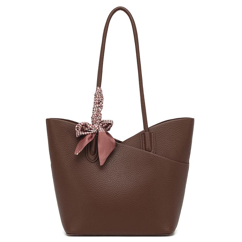 

Tote Bag New Large Capacity Mother and Child Bag, High-end, Fashionable, Simple, Shoulder Bag, Versatile Commuting Bag темно-коричневого