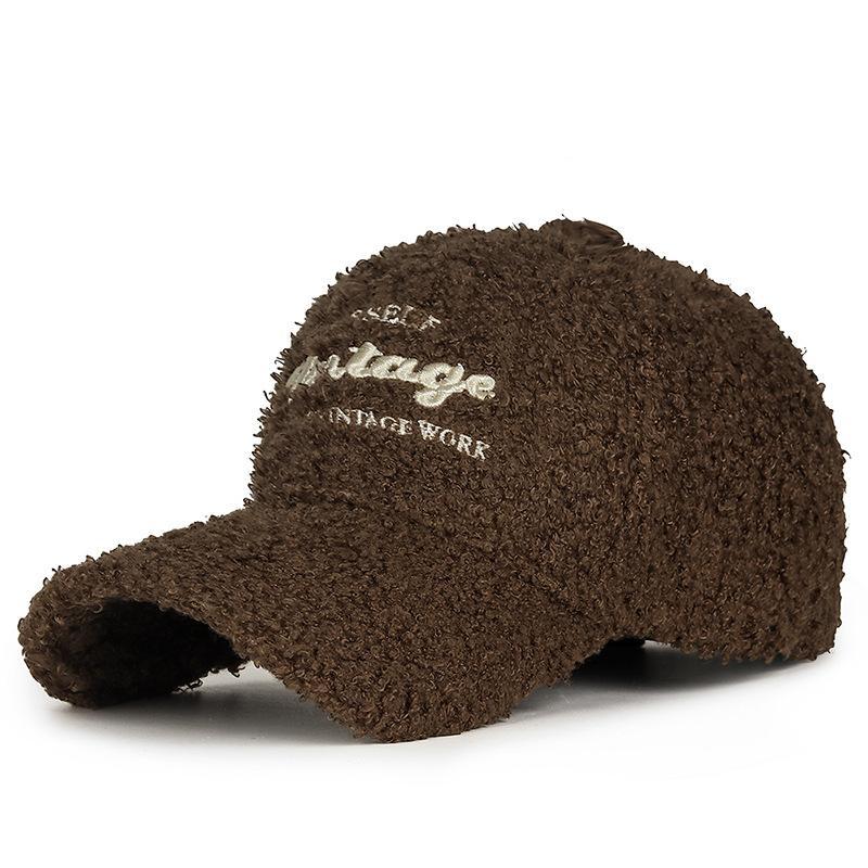 

Зимняя плюшевая кепка-бейсболка с вышитыми буквами для женщин кофейный