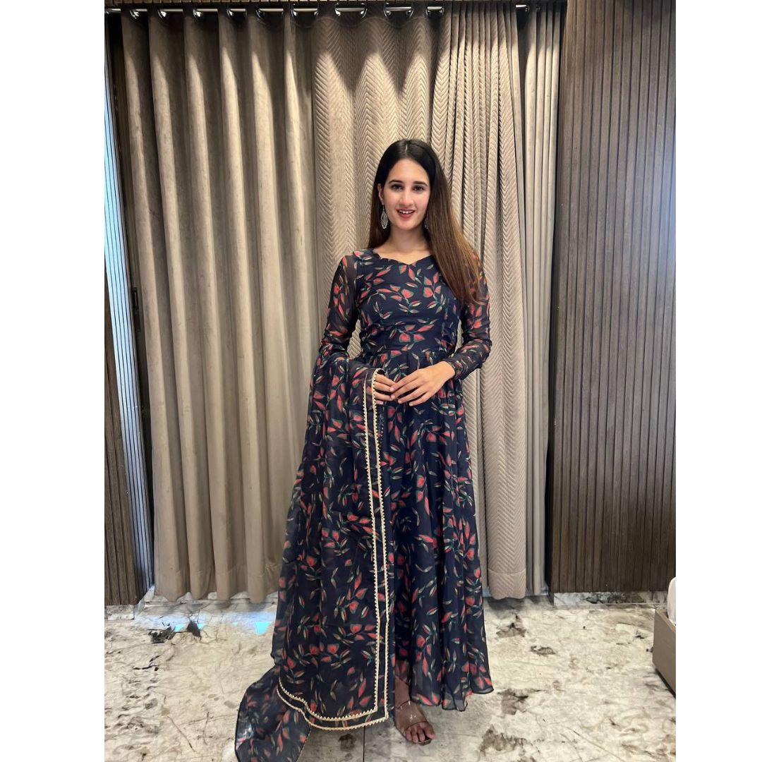 

Разработано платье высочайшего качества с тесно связанными дупаттами.