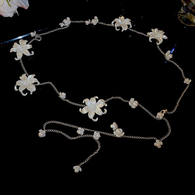 

Mei Mary Floral waist chain necklace - versatile, chic, and luxuriously designed belt