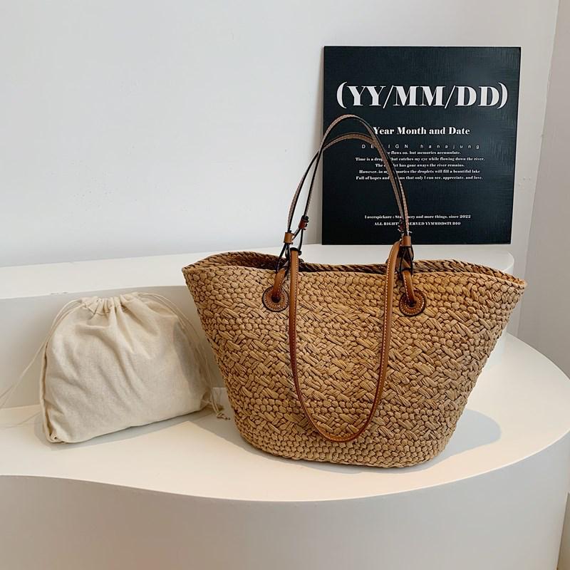 2024 Retro Casual Large Capacity Women's Straw Shoulder Bag for Travel and Beach