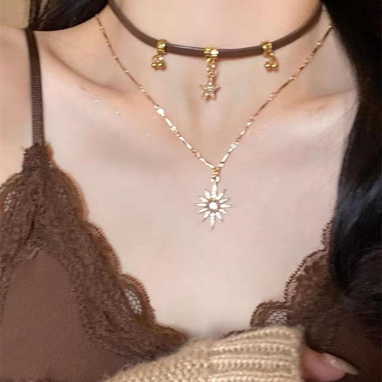 Year Retro Sunflower Star Pendant Necklace Women'S Light Luxury Temperament High-End Sweater Sweater Chain Tide