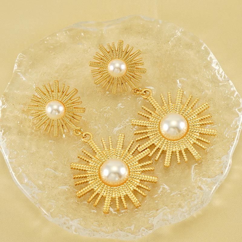 2026 Retro Round Sunflower Pearl Earrings Simple and Versatile Temperament Pearl Gold-plated Stud Earrings Women