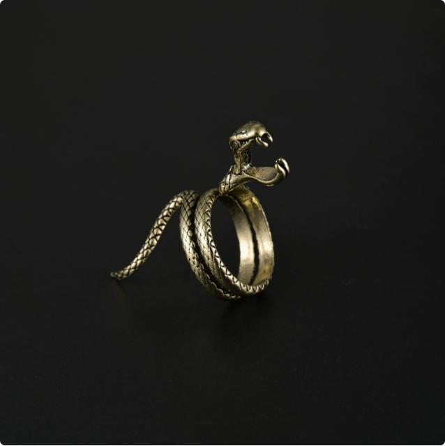 Vintage Style Adjustable Snake Ring Open Band Textured Metal Coil Design Unique Animal Inspired Jewelry Accessory for Everyday Wear One Size белый