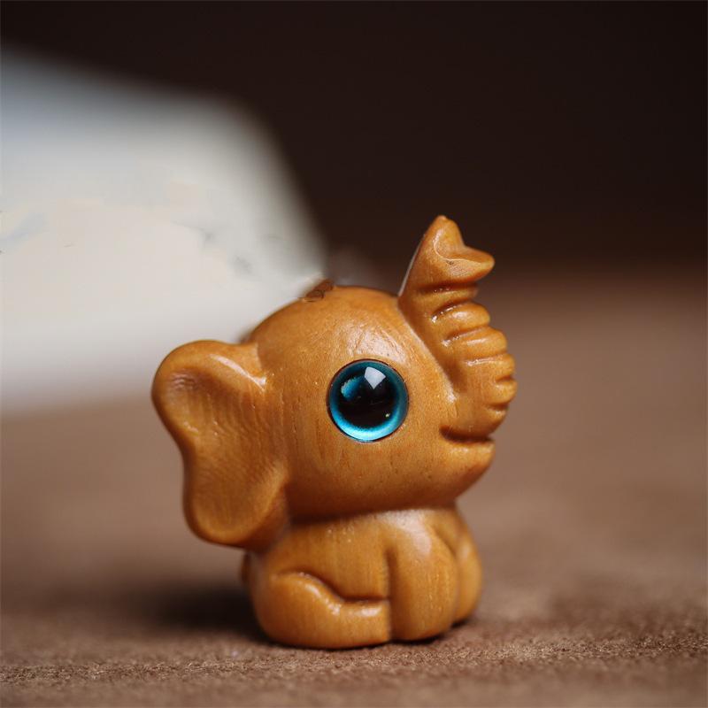 Small Lucky Elephant Keychain: Creative Green Sandalwood & Rosewood Carved Pendant for Phone or Bag - Perfect Gift