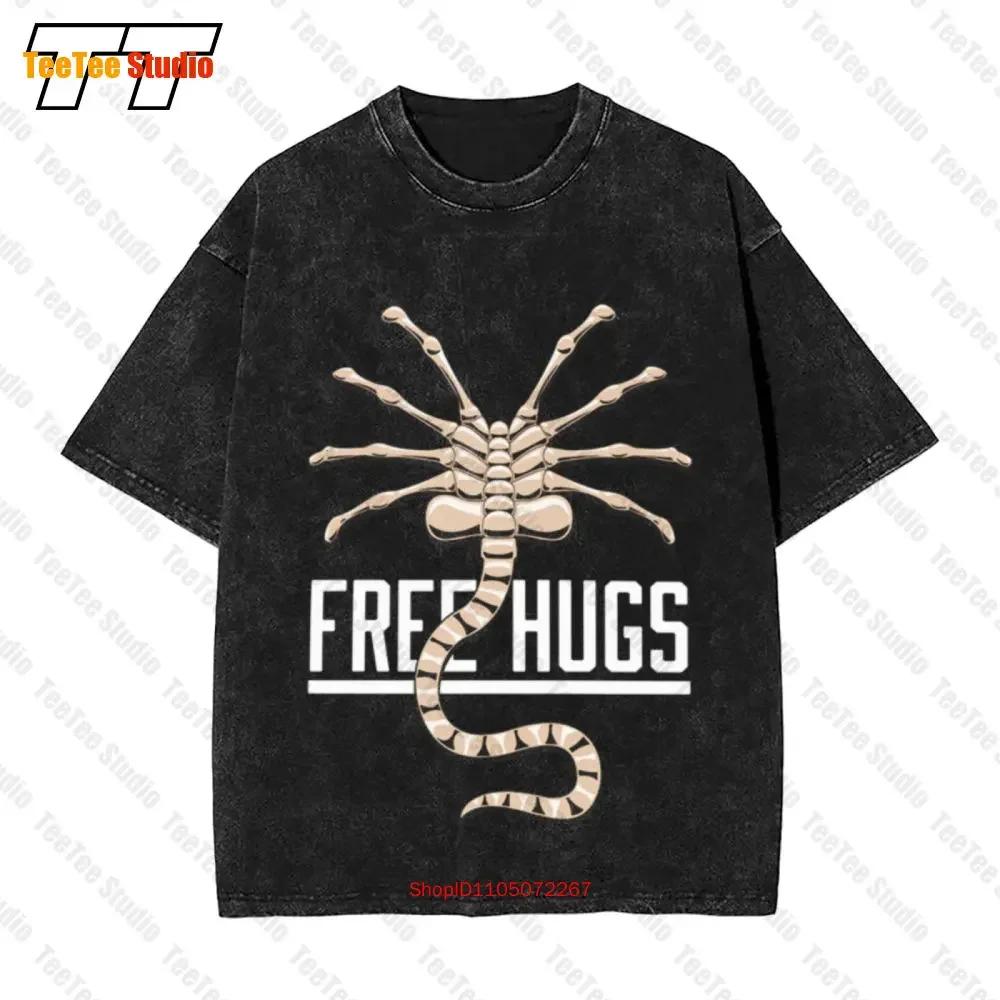 Hugs Aliens Facehugger Alien Sci Fi Vintage Oversized TShirt ZWME S