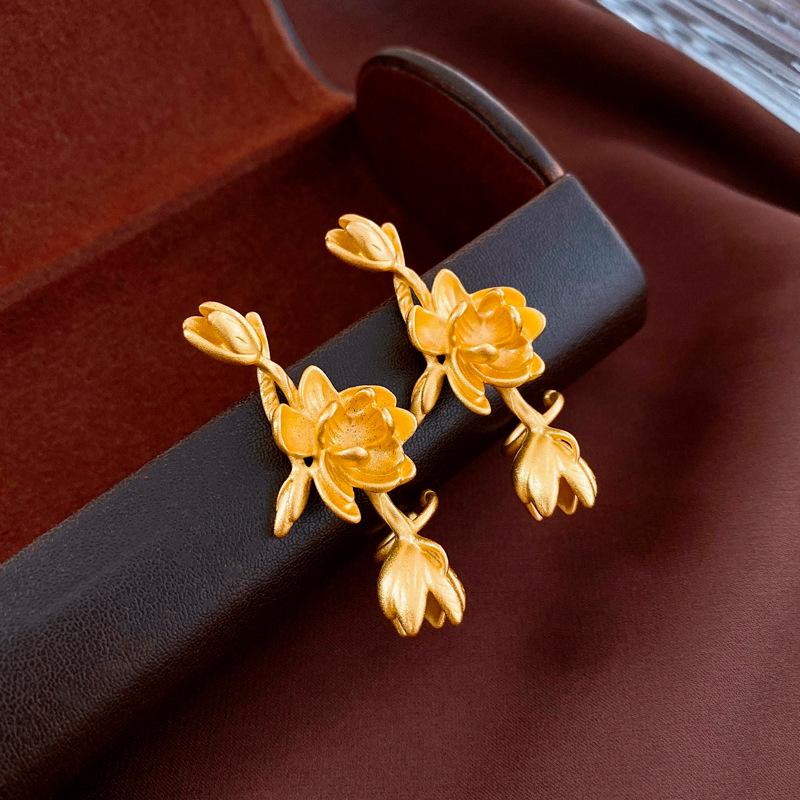 

Lotus Geometric Silver Needle Ear Clips: Elegant Chinese-Inspired Earrings