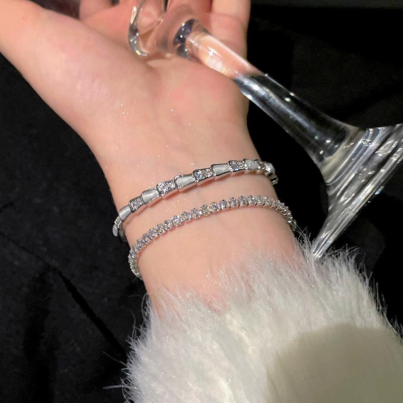 Zirconia Trapezoid Bracelet for Women: High-End Sparkling, Versatile, Exquisite, Stackable Hand Jewelry for Best Friends