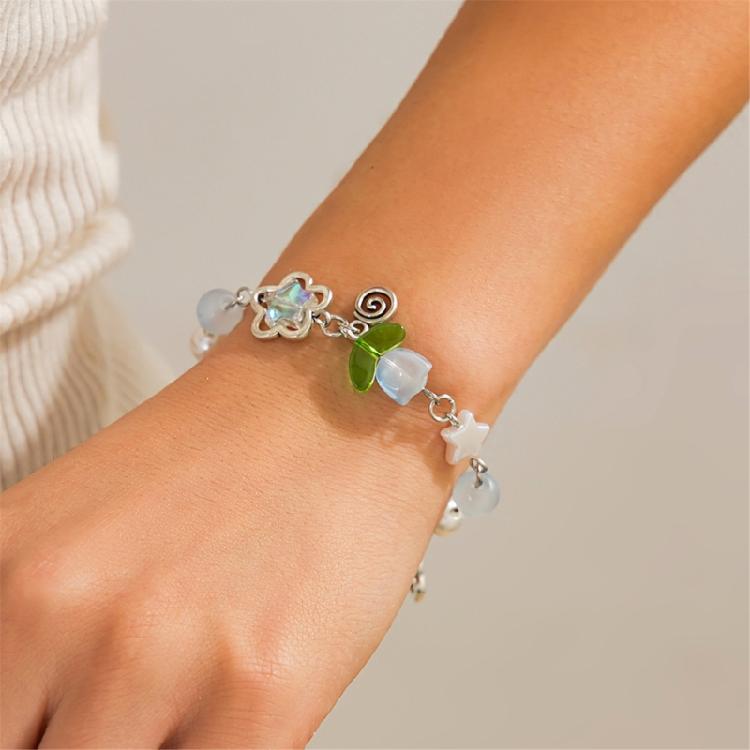 Handmade Tassels Bracelet with Delicate Flower Pendant Elegant Beaded Handchain Adjustable Length Wristband Accessory