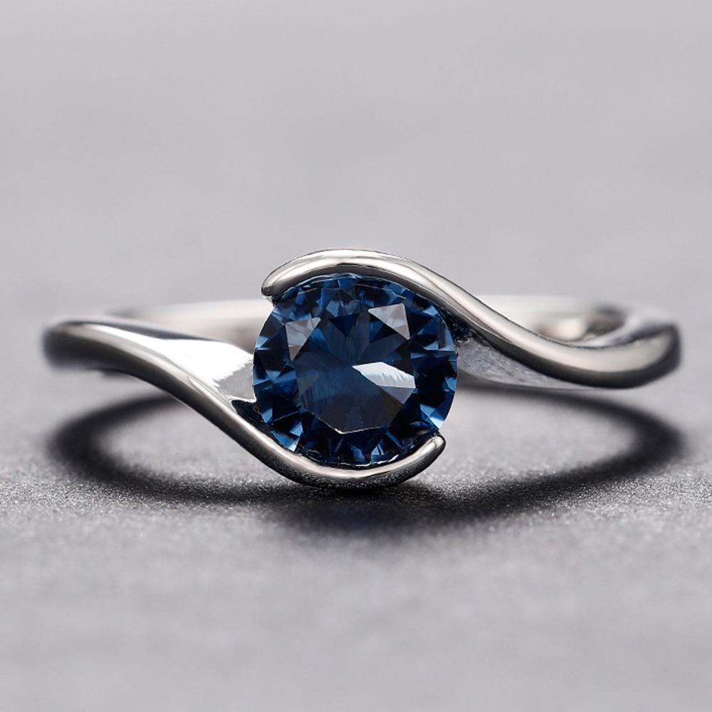 Acessórios, Anel Feminino Simples com Diamante Redondo Azul Torcido na Moda, Topázio Zircônia.