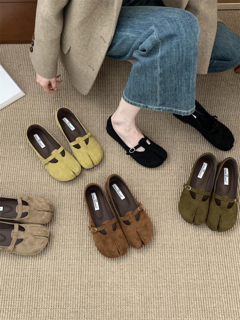 Retro Mori niche split-toed round head single shoes women's suede flat bottom one pedal French temperament pig's trotters grandma shoes autumn