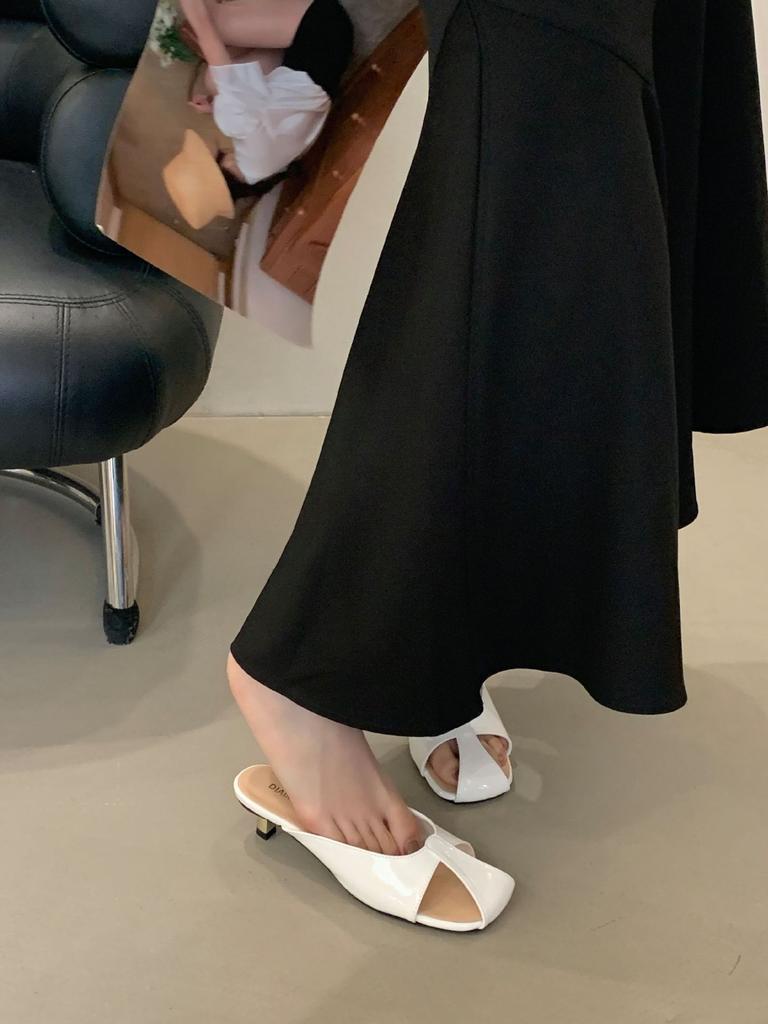 2025 Spring and Autumn New Fashion Versatile Korean Edition Baotou Slippers Women's Outer Wear Square Head Hollow Flat Bottom Cool Slippers