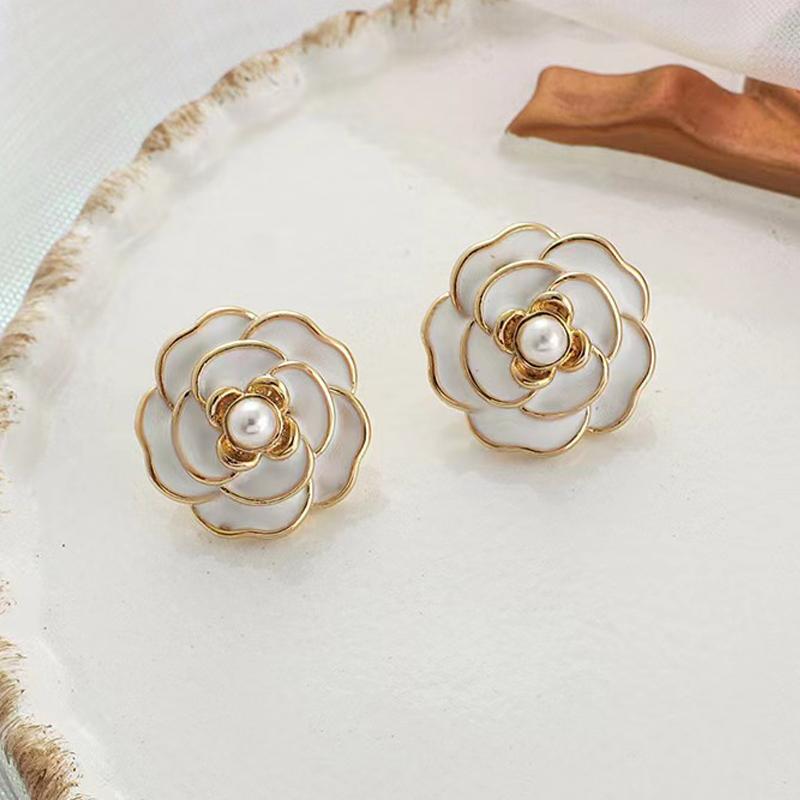 

Three Layer Flower Stud Earrings for Women Black White Enamel Oil Imitation Pearl Camellia Earrings Fashion Party Jewelry Gift
