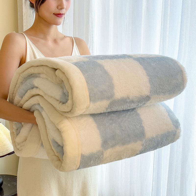 Checkerboard Double-Sided Fleece Blanket for Car, Sofa, Camping – Autumn/Winter Thickened