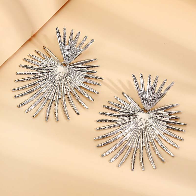 Exaggerated Metal Fan-Shaped Drop Earrings for Women Vintage Gold Color Irregular Oval Personality Earrings Jewelry Accessories