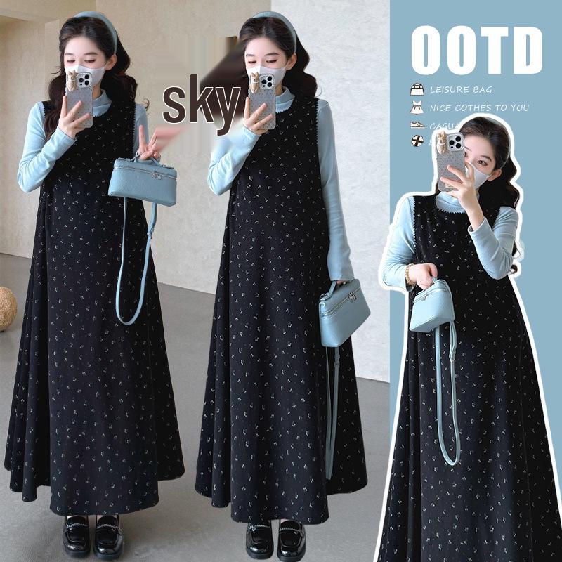 

Korean Style Floral Maternity Dress Set - Sleeveless, Fleece-Lined, Light Blue Base Layer, Autumn/Winter Collection Medium
