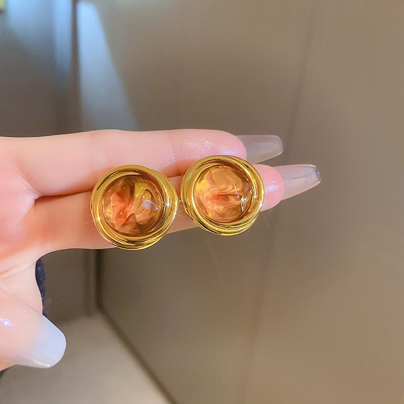 French Baroque Pearl Flower Tassel Earrings: Elegant Silver Needle Studs with a Light Luxury Touch