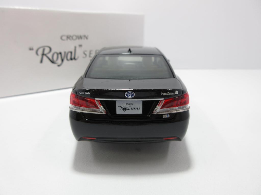 1/30 Crown Royal Royal Saloon 210 Series Late Model 202 Black Miniature Car Color Sample
