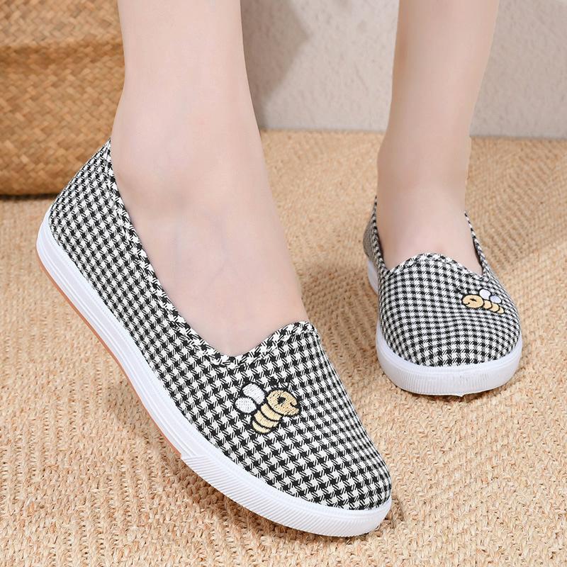 ****** and Autumn new old ******* cloth shoes women's non-slip flat heel s**t sole comfortable mother shoes in the elderly single shoes grandma shoes
