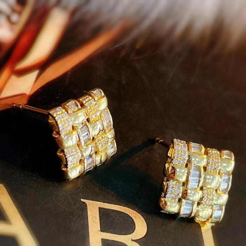 Retro 18K Gold-Plated Diamond Rhombus Stud Earrings - Minimalist Style Birthday Gift for Best Friends