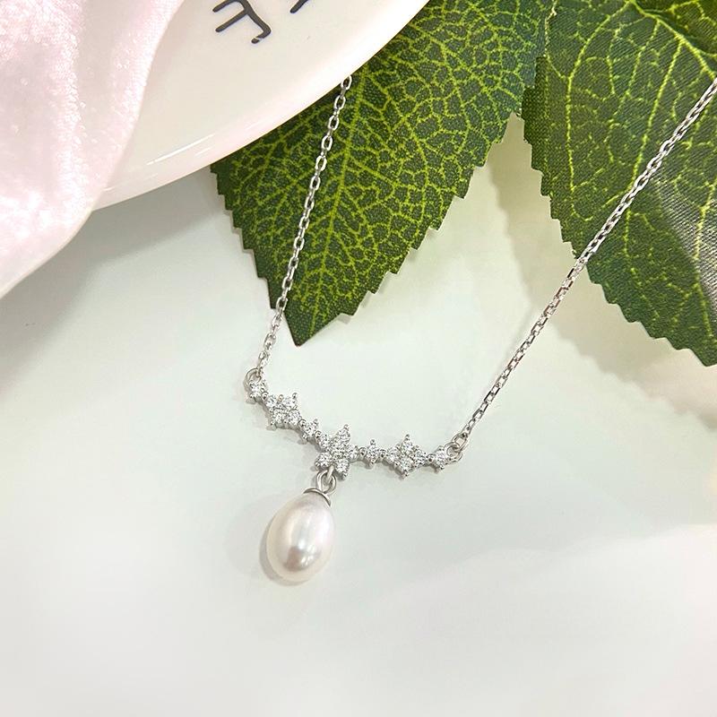 Sweet Flower Pearl Necklace for Women with Exquisite Temperament and Versatile Style, High Grade Collar Chain