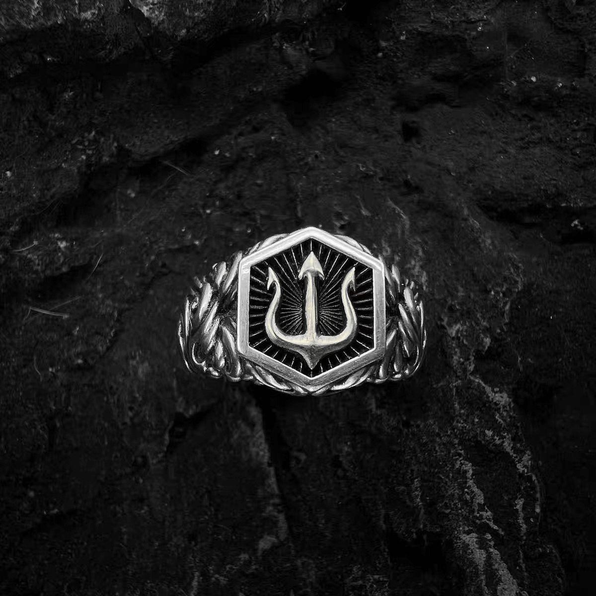 Poseidon Trident Ring: Adjustable Retro European & American Style Neptune Battle Ring for Men.