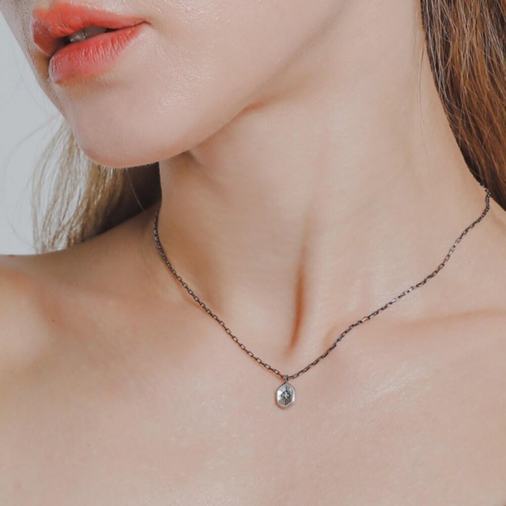 Magi Stone Black Antique Necklace N01078