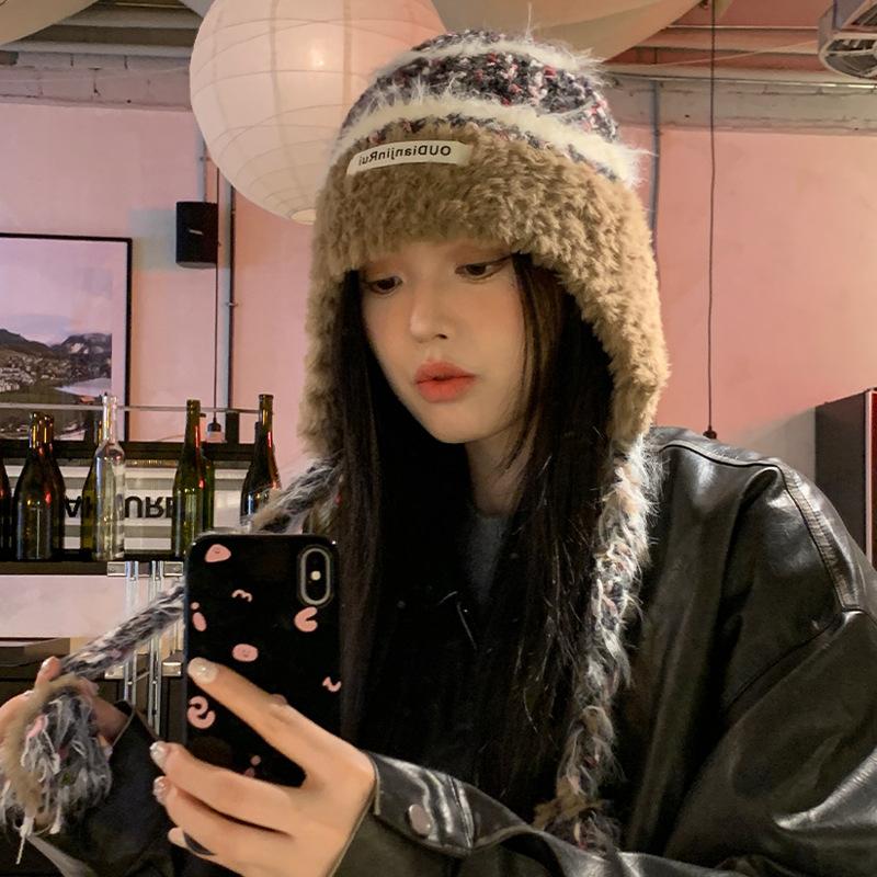 Maillard wool hat for women with small faces, winter braids, thickened warm ear protection and cold protection, versatile plush knitted hat