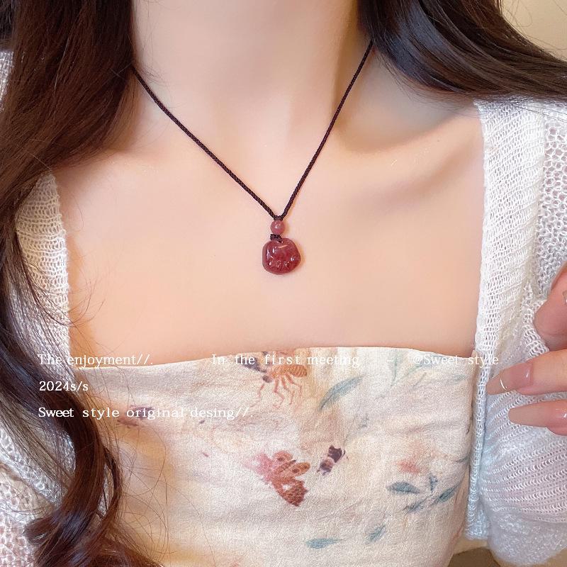 Rosa Katzenkrallen-Halskette mit Erdbeermarmelade – süße und vielseitige Schlüsselbeinkette mit mädchenhaftem Charme