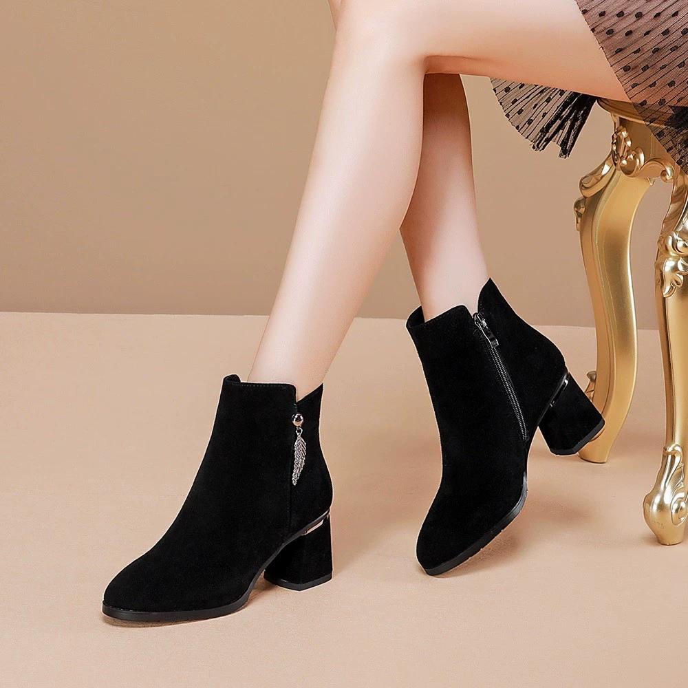 PU Leather Medium-heeled Short Boots Women's Thick Heel Plush Diamond Scrub Leather Women's Boots Autumn and Winter