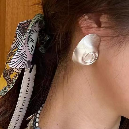 Versatile Abstract Seashell Stud Earrings in 925 Silver - Minimalist Light Luxury