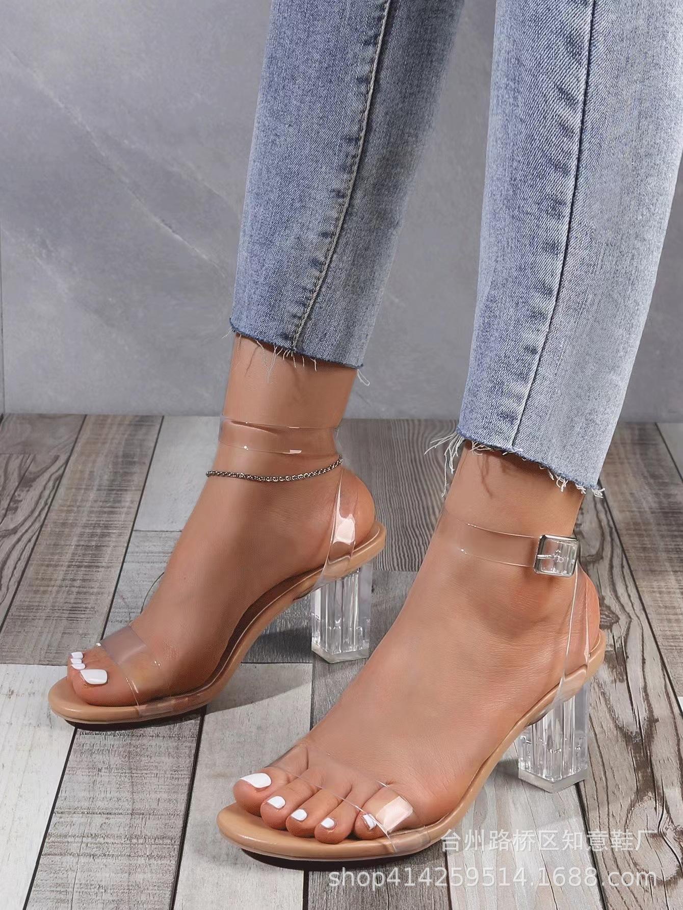 

Женские босоножки на высоком каблуке с ремешком через пальцы 2025 лето новинка на толстом каблуке большого размера хрустальный каблук корейская версия задний ремешок прозрачный ремешок женщины 35 абрикосовый