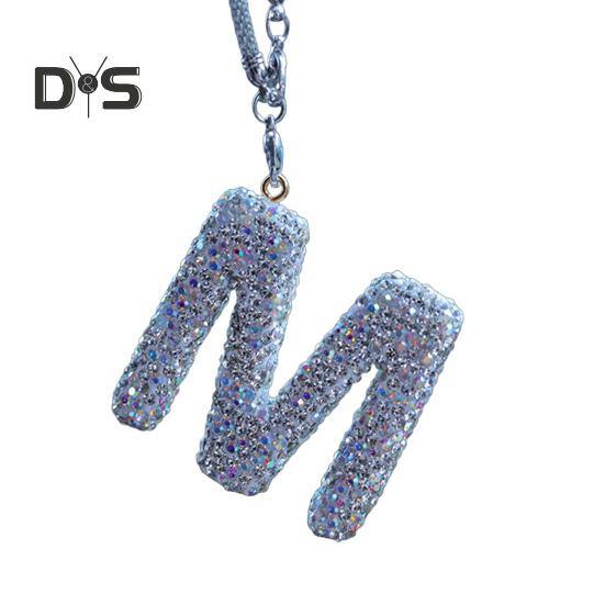 Bling Car Letter Charm Faux Crystal Letter Pendant Car Rear View Mirror Hanging Rhinestone Alfabet Ornament do Samochodowego Choinki