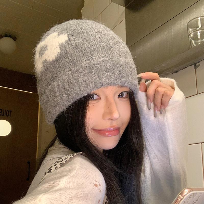 

Sweet and cute little flower knitted wool hat for children, small face in autumn and winter, warm, elastic, big head circumference, pullover, cold hat Adult average size is elastic. сірий колір