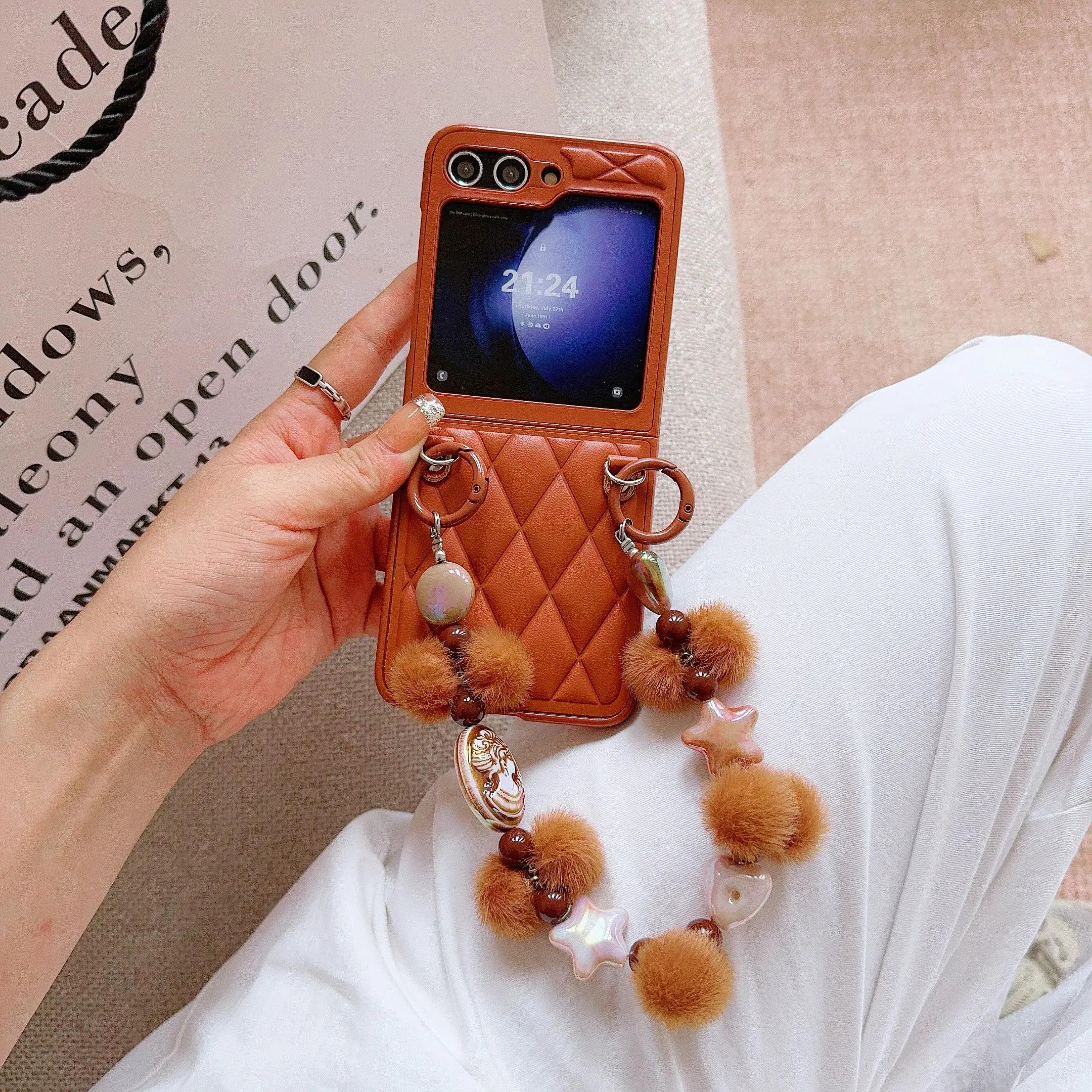 

Cute Bobbles PU Leather Heart Wrist Strap Phone Case for Samsung Galaxy Z Flip 6 5 5G Hinge Protection Shockproof Cover For Samsung Galaxy Z Flip 5 коричневий