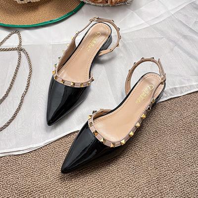 Belle pantofole estive aperte dietro da donna 2025 nuove scarpe singole con tacco alto borchie design di nicchia temperamento sandali a punta