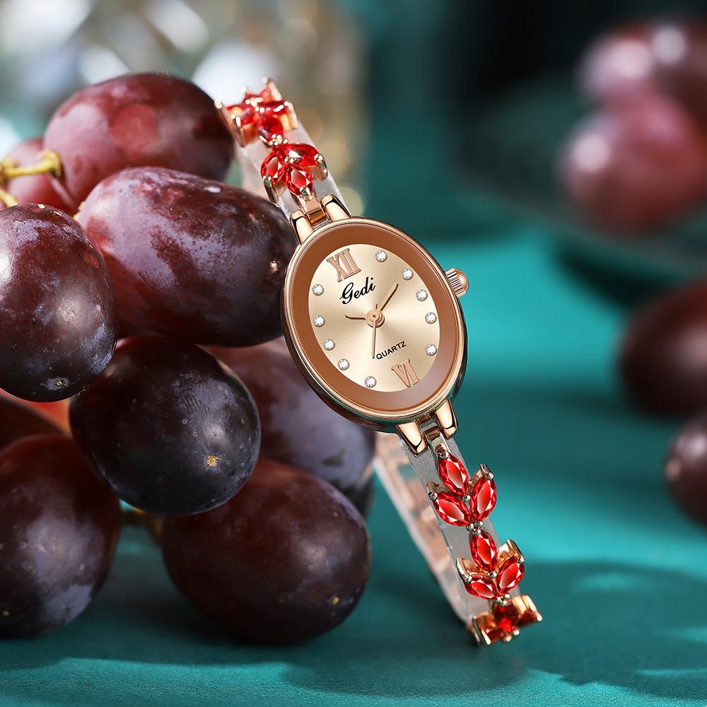 Niche High-End Watch Luxury Oval Quartz Watch Jewelry Four-Leaf Clover Medieval Bracelet Watch