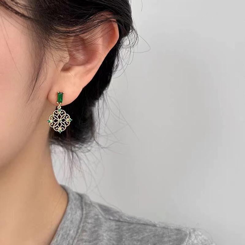 Vintage Chinese style earrings For Womens New asymmetrical Antique and High-end Elegant Green jewelry luxurious accessories