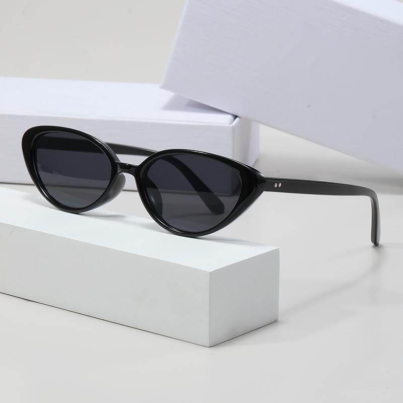 New Vintage Cat Eye Rivet Sunglasses Ladies Fashion Brand Designer Small Frame Sun Glasses Driving Anti-UV Eyeglasses Unisex