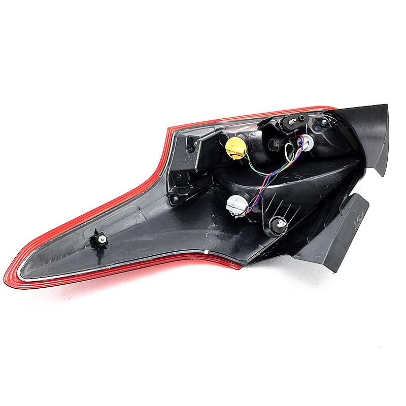 

Задний фонарь в сборе для хэтчбека Ford Focus (2015-2017) с поворотником Premium, Passenger Side (Right)